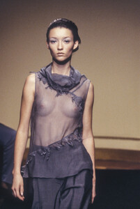 Alberta-Ferretti-SS-98-2.thumb.jpg.5ab104775ef7beeb453490fc750208d2.jpg