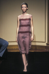 Alberta-Ferretti-SS-98-4.thumb.jpg.ab7f9c05c43924d89c9dd61a0e13e053.jpg