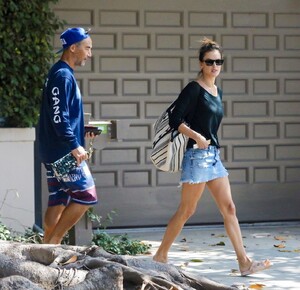 Alessandra_Ambrosio_-_Out_in_Brentwood_10_05_2022__2_.jpg