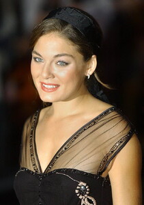 Alexa_Davalos_004.jpg