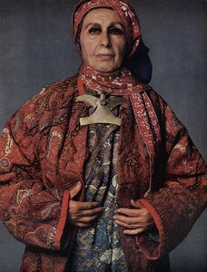 Avedon_US_Vogue_June_1976_04.thumb.jpg.df9ee67f74c3805582bafc0b84f27dfc.jpg