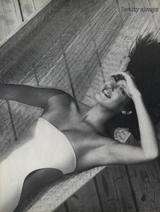 Bathing_Elgort_US_Vogue_December_1976_04.thumb.jpg.17cce473fe1ab4e3be97a984573de590.jpg