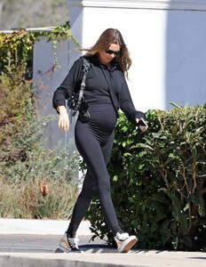 Behati-Prinsloo---Is-seen-on-a-solo-errand-run-in-Los-Angeles-07.jpg