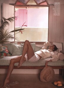 Brazilian_Testino_US_Vogue_July_2012_07.thumb.jpg.b5731cf944e2a3e1b640b33ba0021d0e.jpg