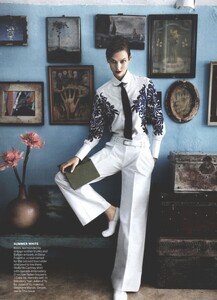 Brazilian_Testino_US_Vogue_July_2012_12.thumb.jpg.1e79f3013259c2bbf67e37aee170ed1f.jpg