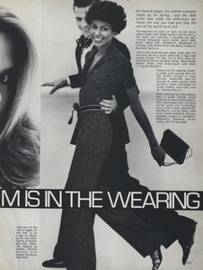 Charm_Malignon_US_Vogue_March_1977_02.thumb.jpg.b35c300bb44a13639cc0c4a9870387ae.jpg