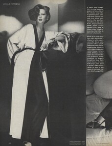 Dazzle_von_Wangenheim_US_Vogue_December_1974_03.thumb.jpg.215aaca886a1f54dcb99eb20fef97e9a.jpg