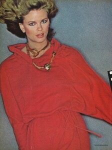 Demarchelier_US_Vogue_September_1977_05.thumb.jpg.382092e1045ae0cf4984d9b681d7da48.jpg
