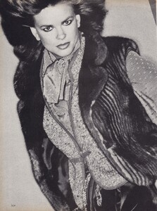 Demarchelier_US_Vogue_September_1977_09.thumb.jpg.d97c23212c3989f171ef9f9eeb6c584d.jpg