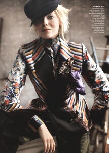 ES_Testino_US_Vogue_July_2012_08.thumb.jpg.aeffa52f5ecb46a959b2e601a19a0061.jpg