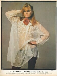 Fall_Avedon_US_Vogue_July_1977_03.thumb.jpg.1bfd90b307cfc997fe37fa92fb0fd4bb.jpg