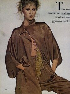Fashion_Watson_US_Vogue_December_1977_05.thumb.jpg.768fe4aa41b46568eb0ca3f674010d99.jpg