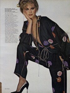Fashion_Watson_US_Vogue_December_1977_06.thumb.jpg.386a777a0548e01fe327e66e3cf1c44e.jpg