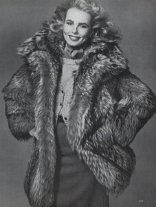 Fur_Avedon_US_Vogue_October_1976_04.thumb.jpg.948852ac9f175be0907881e2cfa2670b.jpg