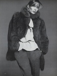 Fur_Avedon_US_Vogue_October_1976_05.thumb.jpg.f37e2fb4fe59f827b0a7f68177d04344.jpg