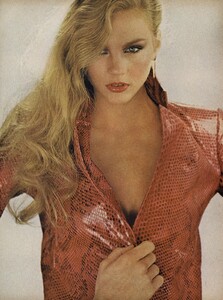 Good_US_Vogue_January_1979_10.thumb.jpg.357cb1dacfd2330351453de95f218d9d.jpg