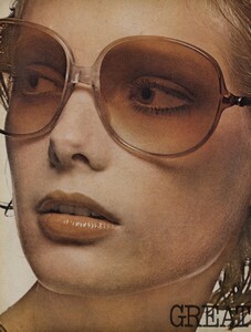 Hair_Penn_US_Vogue_June_1976_01.thumb.jpg.6724b8ed813b5009d3369b4f46dccf1a.jpg