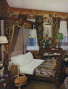 Horst_US_Vogue_February_1977_03.thumb.jpg.2d929dded8af449daed32ea399f53a43.jpg