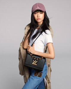 Hoyeon-Jung-Louis-Vuitton-FW22-Twist-04.jpg