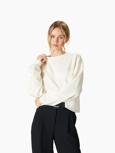 IVORY_BoxyCrewNeck4423_768x_crop_center@2x.progressive.jpg