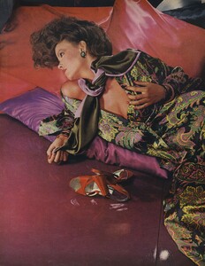 Insiders_von_Wangenheim_US_Vogue_December_1974_01.thumb.jpg.c5a59fd09406a0c912eed4ff063957ec.jpg