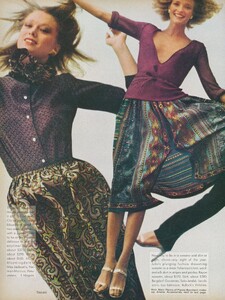 Irresistible_Toscani_US_Vogue_July_1977_01.thumb.jpg.891946636a483508b03271f577e1dd8e.jpg