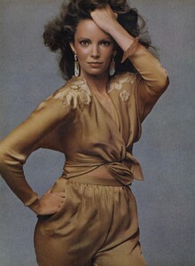 JS_Avedon_US_Vogue_February_1979_01.thumb.jpg.78e49b7653fdd957274b7df9d482d698.jpg