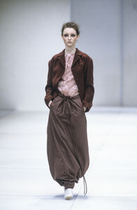 Lanvin-FW-1999-2.thumb.jpg.38e0f8453f7e271854c87de2682a53f6.jpg