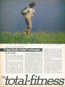 Malinowski_US_Vogue_July_1977_01.thumb.jpg.3ac51418f50bce3329df9c620b5f6d55.jpg