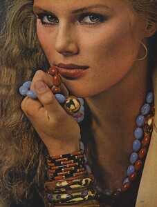 Malinowski_US_Vogue_November_1977_06.thumb.jpg.8c896985fe6a8717bc46f0075e2f946b.jpg