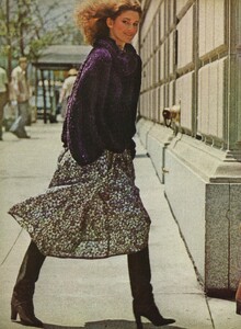New_York_Elgort_US_Vogue_September_1977_01.thumb.jpg.e9e9a36cf24af14d282868b900f64466.jpg