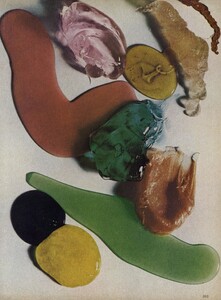 Penn_US_Vogue_April_1979_06.thumb.jpg.7bb6257543b7da68e690a4fb31237d2b.jpg