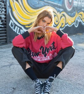 RVCA-STELLA-HOMEPAGE_3.jpg