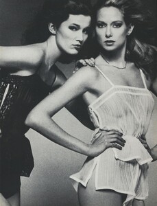 Richardson_US_Vogue_March_1977_02.thumb.jpg.4d85a2eeb44b0783e5a64b6efdd00199.jpg