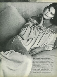 Richardson_US_Vogue_September_1977_02.thumb.jpg.20a874376c64a2c65305c966cb69b548.jpg