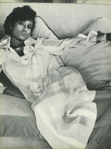 Richardson_US_Vogue_September_1977_03.thumb.jpg.e72a72a54b040b73c9650a2de8290439.jpg