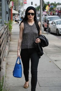 Rumer-Willis-Booty-in-Jeans--21.jpg