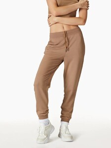 SADDLE_RelaxedSweatpant4100_768x_crop_center@2x.progressive.jpg