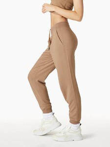 SADDLE_RelaxedSweatpant4127_768x_crop_center@2x.progressive.jpg