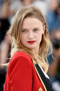 Sara-Forestier_-La-Tete-Haute-Photocall-at-2015-Cannes--07-662x996.jpg