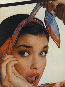 Scarf_Avedon_US_Vogue_March_1977_03.thumb.jpg.33ae27a0fe31b465f8ec3845b5c846d4.jpg