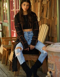 TRE_DUSTER_ELLIS_CROP_TOP_BLACK_5.jpg