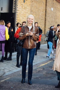 Tara-Halliwell-LFW-SS23-StreetStyle2-MJJ_0924.thumb.jpg.03b507ff52e3576c8ba48fba6f69dbca.jpg