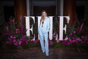 bar-refaeli-traje-elle-cancer-ball-1666333351.thumb.jpg.b58a1425517fe4a2320ac3ad73314512.jpg