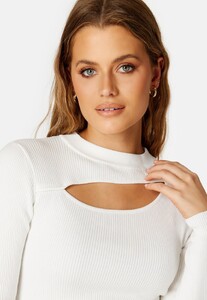 bubbleroom-salma-cut-out-top-offwhite.jpg