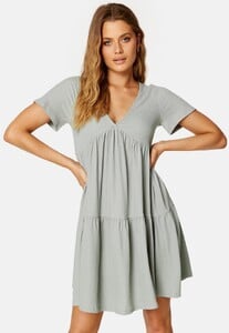 bubbleroom-tianna-flounce-dress-dusty-green_1.jpg