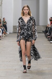 ermanno-scervino-spring-2023-ready-to-wear-credit-brand.jpeg