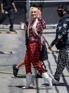 gwen-stefani-jimmy-kimmel-live-in-la-07-13-2022-0.jpg