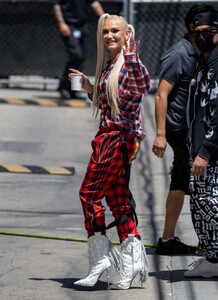 gwen-stefani-jimmy-kimmel-live-in-la-07-13-2022-4.jpg