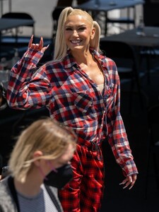 gwen-stefani-jimmy-kimmel-live-in-la-07-13-2022-9.jpg